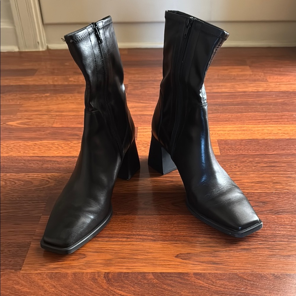 Vagabond Hedda Black Leather Ankle Boots